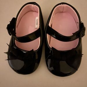 Infant baby size 3 black patent shoes. New condition.